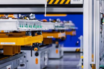 Mercedes-Benz EV ramp-up: new battery plant sets stage for EQS SUV ...