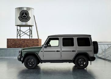 【MONCLER】最新作★ x MERCEDES-BENZ BY NIGO ジップ フーディ moncler-x-mercedes-benz-by-