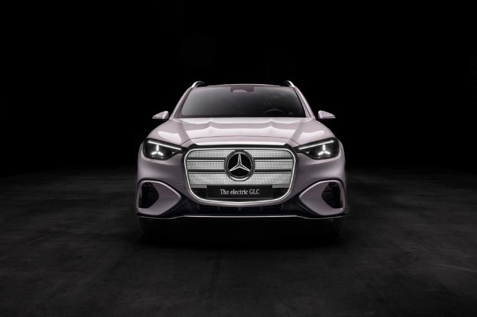 2026 Mercedes-Benz GLC Handling